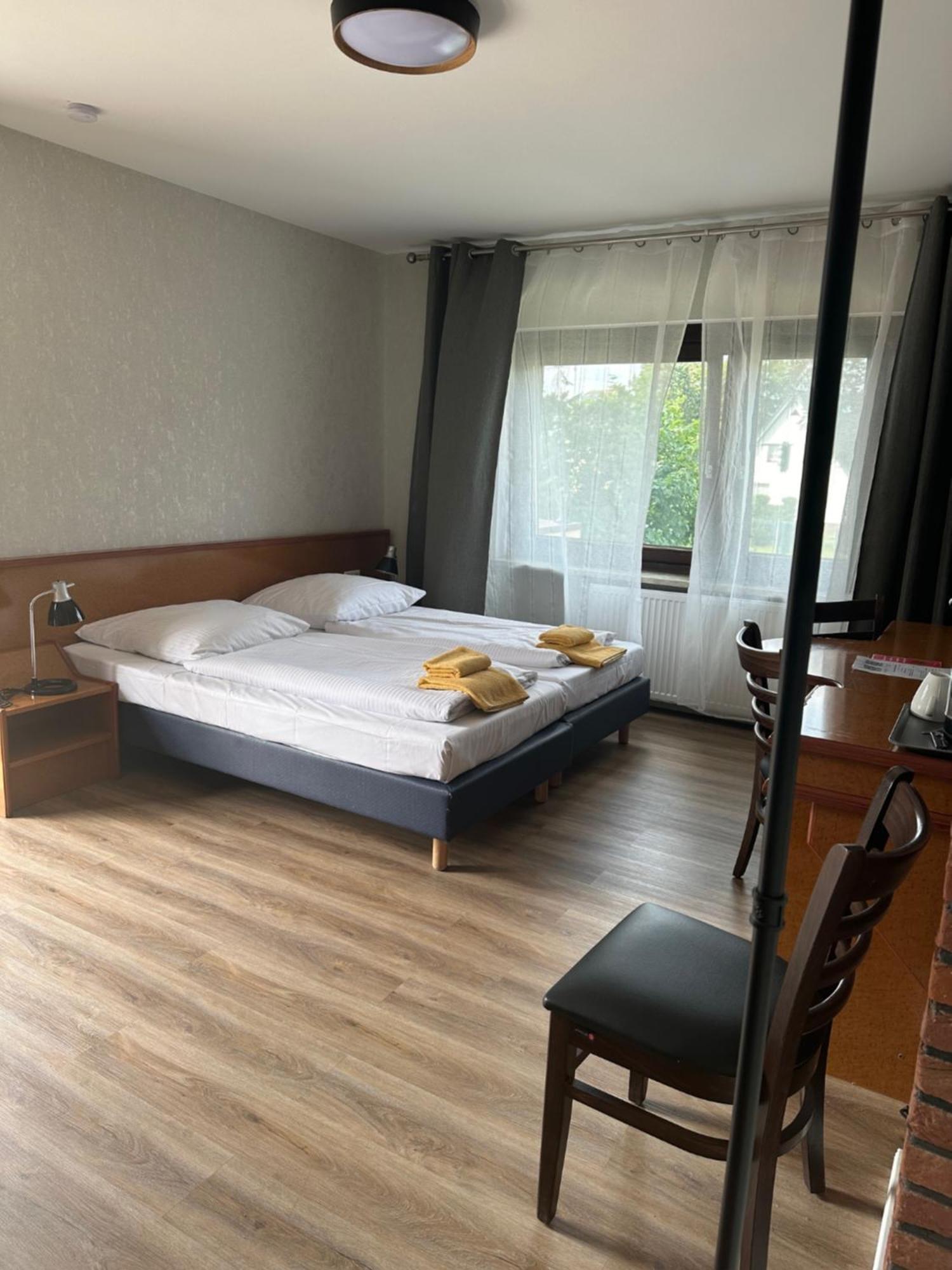 Hotel Pirol Берлин Экстерьер фото